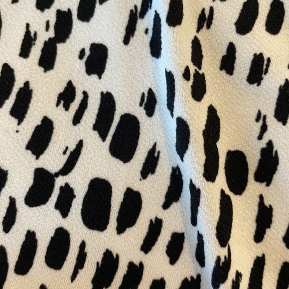 Very Nice Ann Taylor Sleeveless top. Stretchy! Women’s size XL - Picture 3 of 3